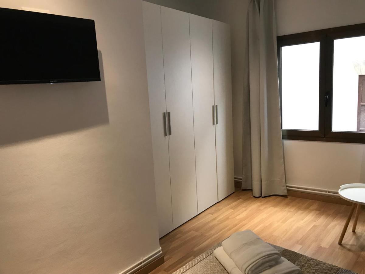 Hostal Casiano Camarasa Bagian luar foto