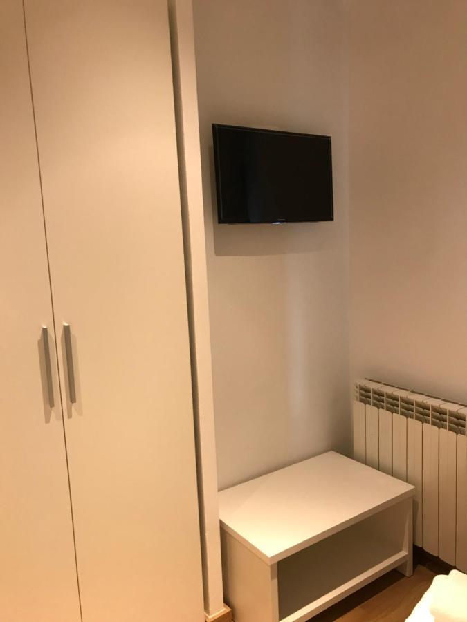 Hostal Casiano Camarasa Bagian luar foto