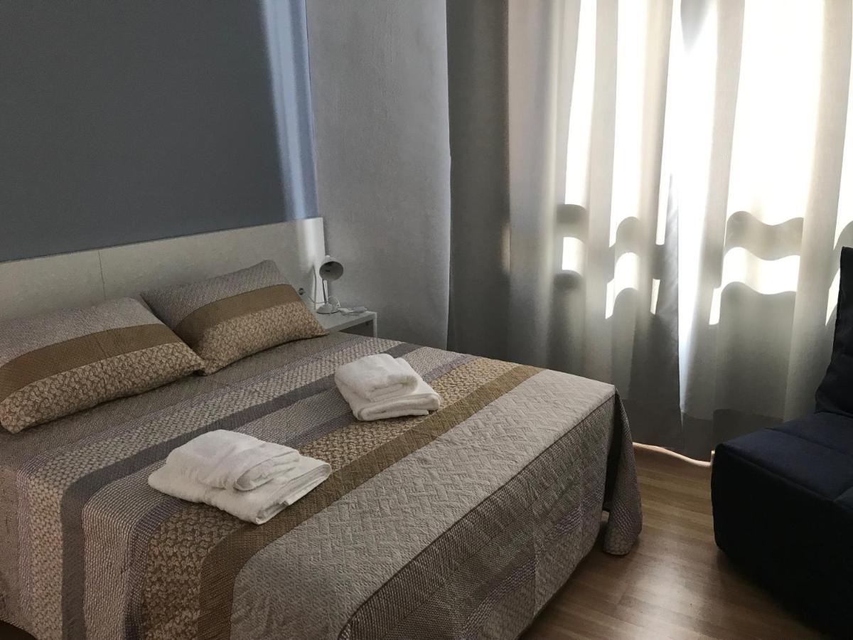 Hostal Casiano Camarasa Bagian luar foto