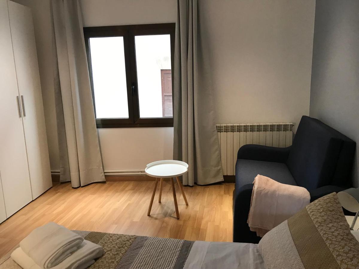Hostal Casiano Camarasa Bagian luar foto