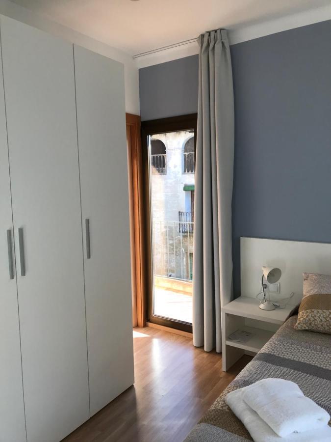 Hostal Casiano Camarasa Bagian luar foto