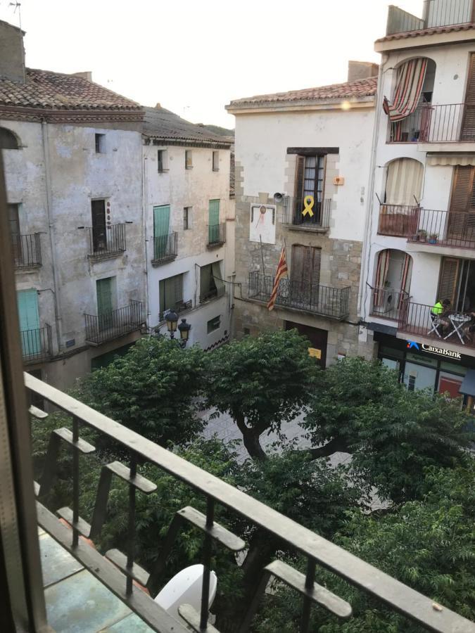 Hostal Casiano Camarasa Bagian luar foto