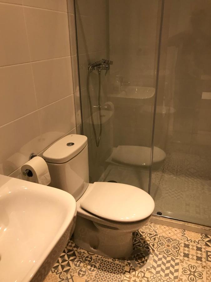 Hostal Casiano Camarasa Bagian luar foto