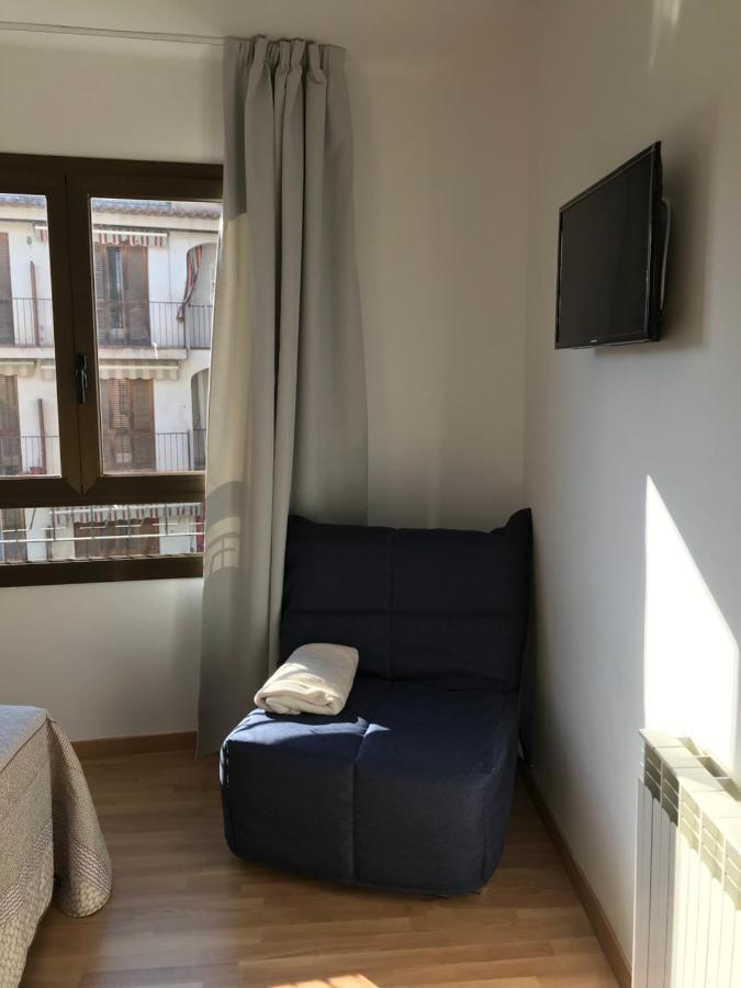 Hostal Casiano Camarasa Bagian luar foto