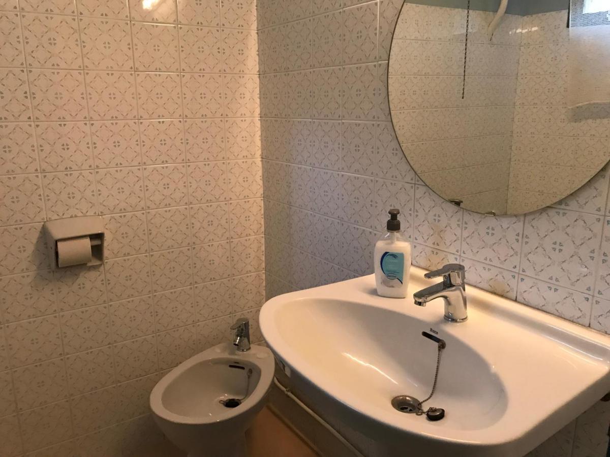 Hostal Casiano Camarasa Bagian luar foto