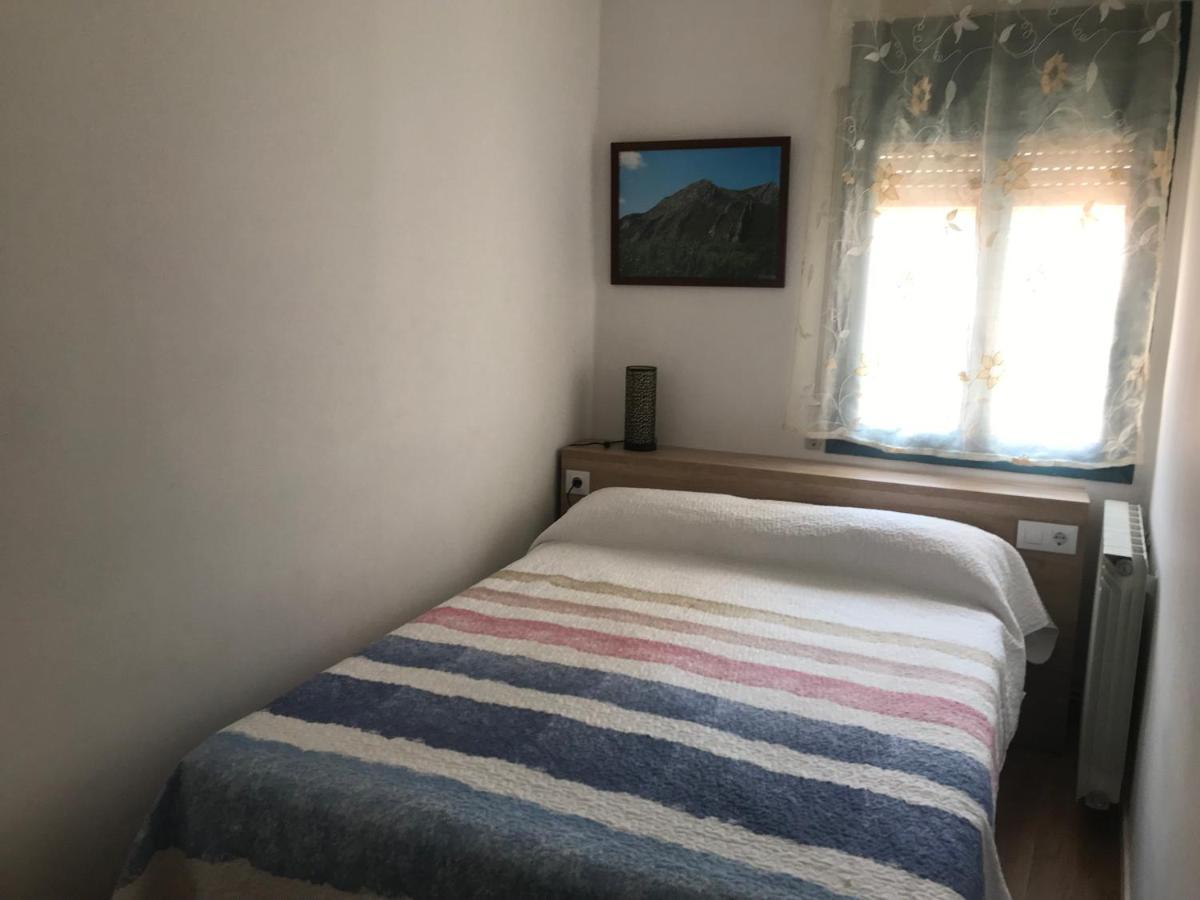 Hostal Casiano Camarasa Bagian luar foto