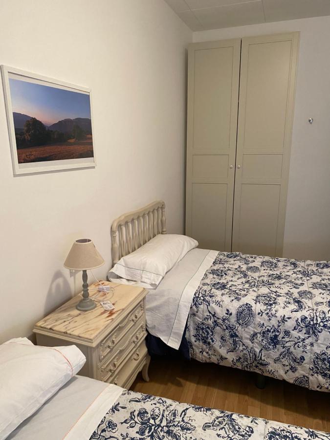 Hostal Casiano Camarasa Bagian luar foto